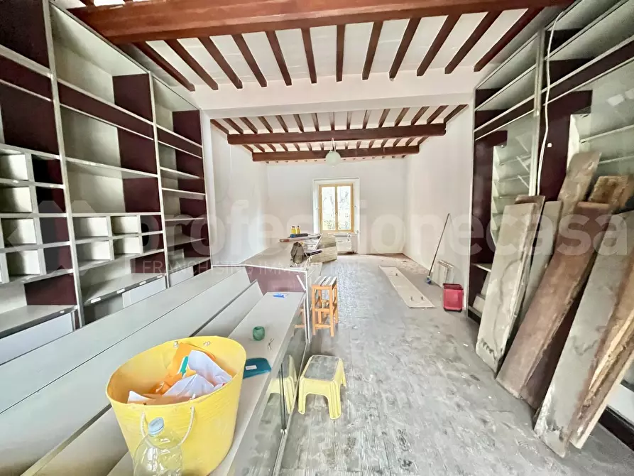 Immagine 9 di Locale commerciale in vendita  a San Giuliano Terme