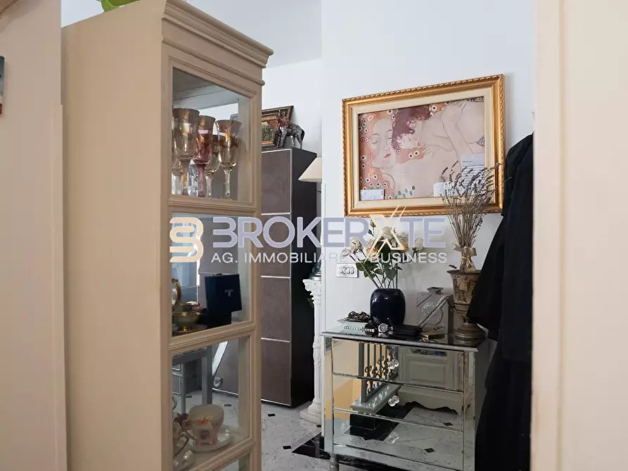 Immagine 11 di Appartamento in vendita  a Carrara