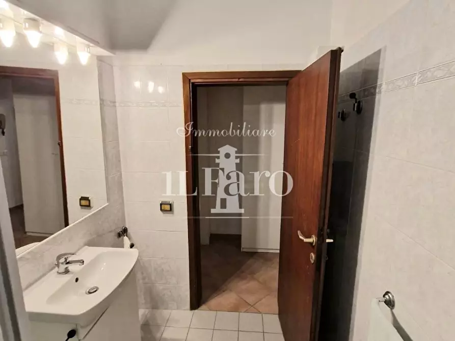 Immagine 26 di Appartamento in vendita  a Campi Bisenzio