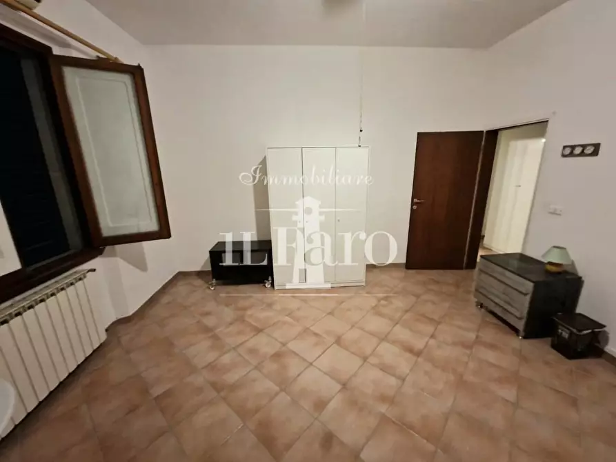 Immagine 10 di Appartamento in vendita  a Campi Bisenzio