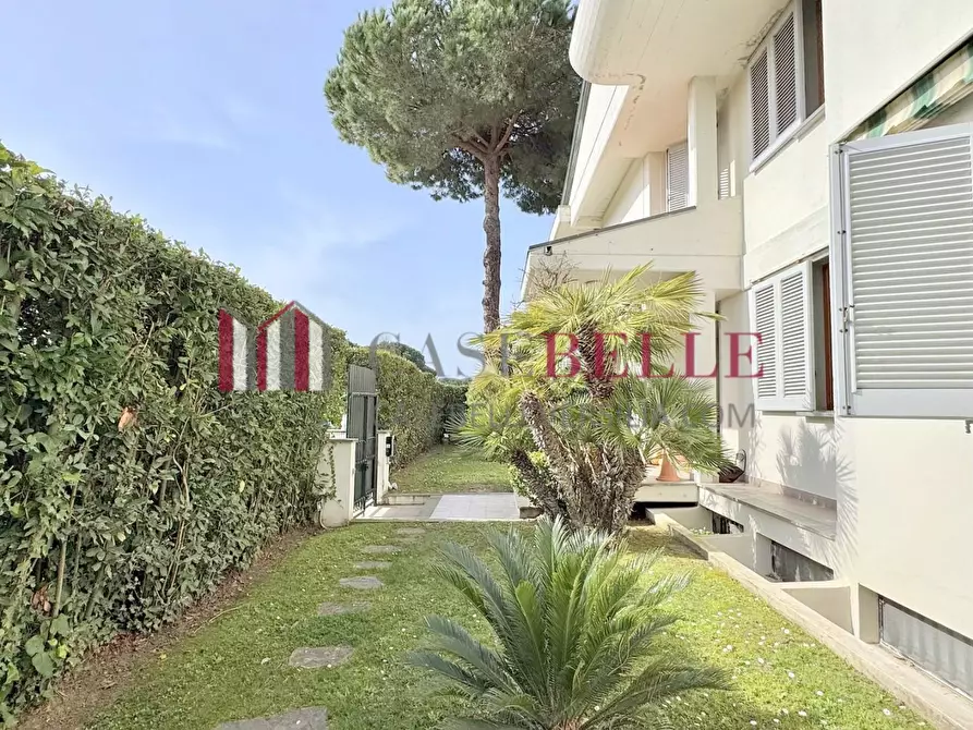 Immagine 70 di Casa indipendente in affitto  a Camaiore