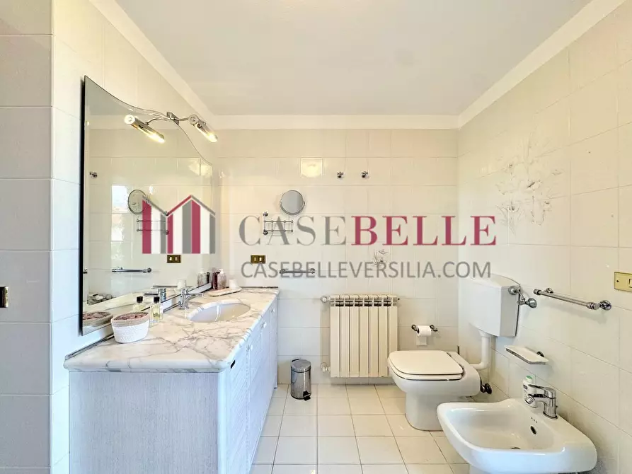 Immagine 51 di Casa indipendente in affitto  a Camaiore