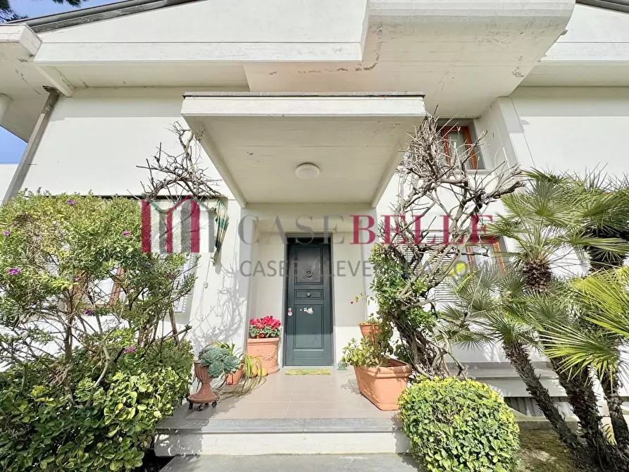 Immagine 65 di Casa indipendente in affitto  a Camaiore