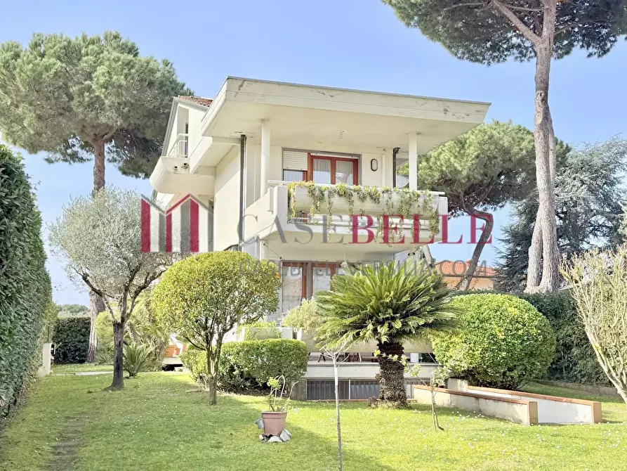 Immagine 69 di Casa indipendente in affitto  a Camaiore