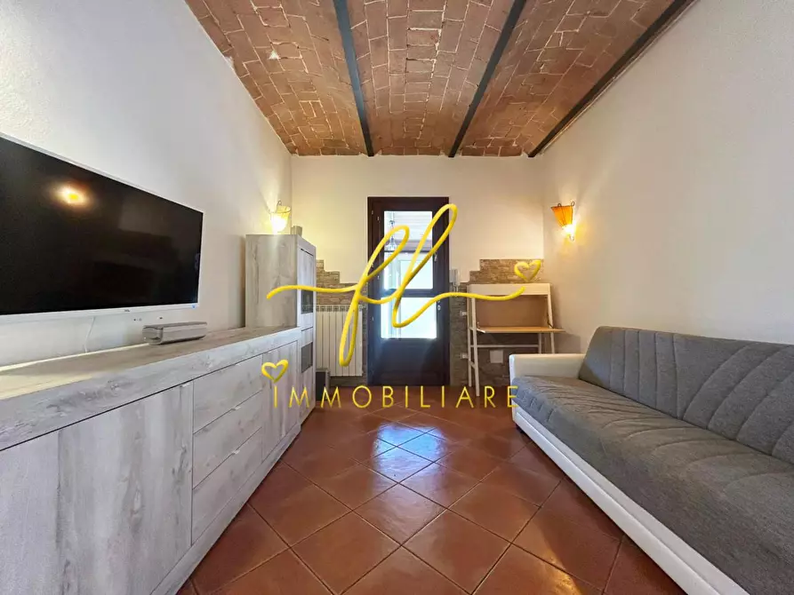 Immagine 2 di Appartamento in vendita  a Cecina