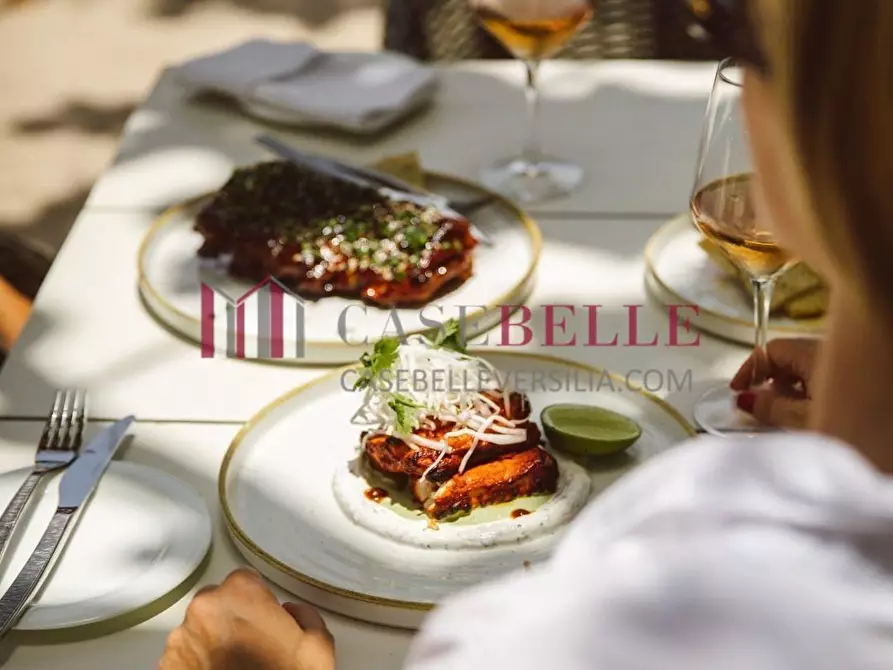 Immagine 2 di Bar / Ristorante in vendita  a Viareggio