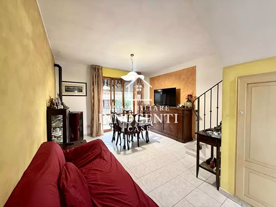 Immagine 2 di Appartamento in vendita  a Massa