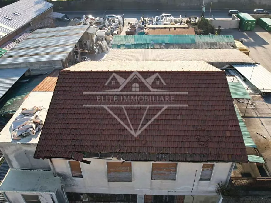 Immagine 1 di Attività artigianale in vendita  a Carrara