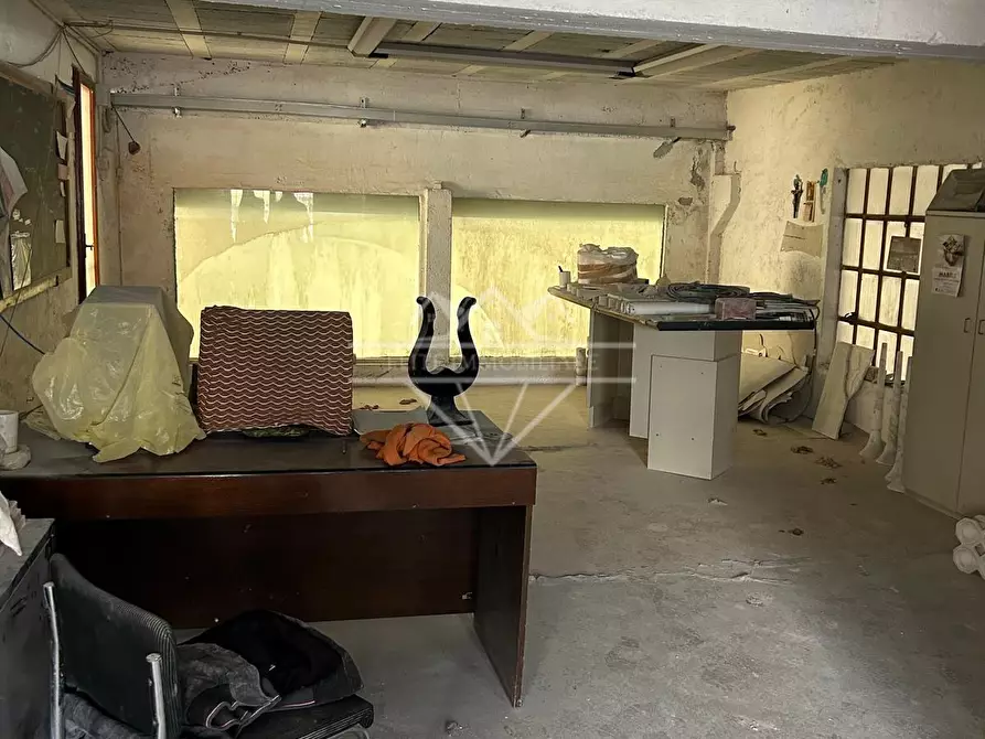 Immagine 5 di Attività artigianale in vendita  a Carrara