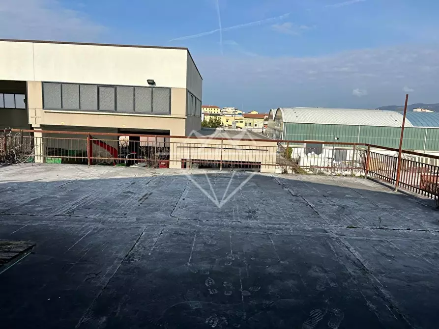 Immagine 9 di Attività artigianale in vendita  a Carrara