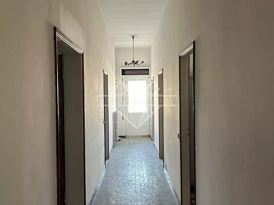 Immagine 12 di Attività artigianale in vendita  a Carrara