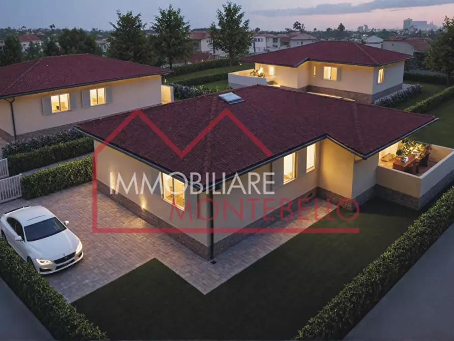 Immagine 1 di Villa in vendita  a Massarosa