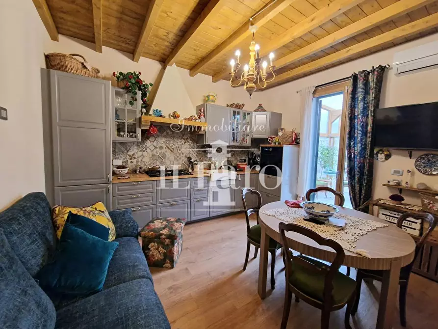 Immagine 1 di Terratetto in vendita  a Campi Bisenzio