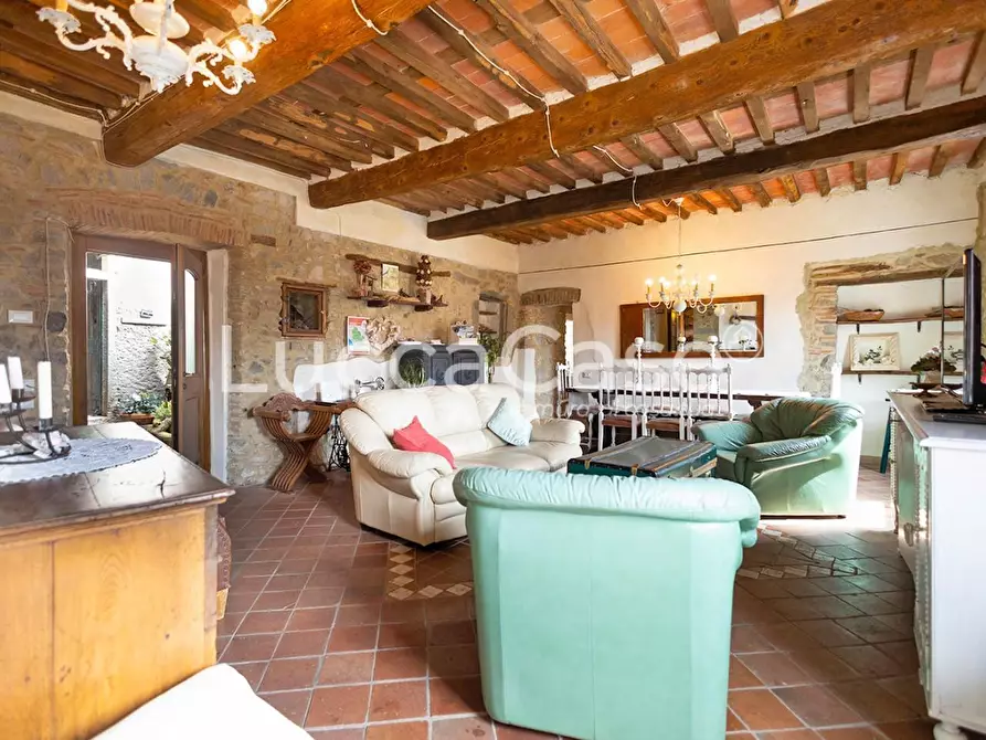 Immagine 27 di Casa colonica in vendita  a Villa Basilica