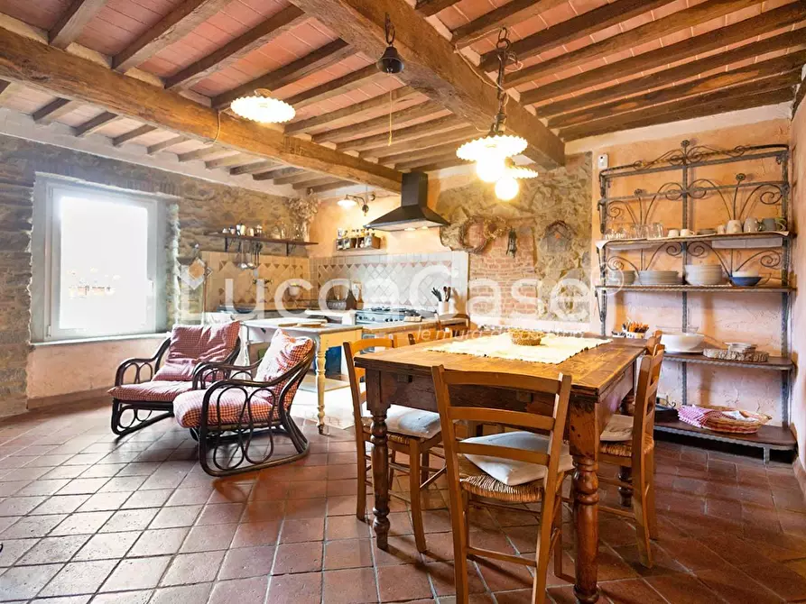 Immagine 29 di Casa colonica in vendita  a Villa Basilica