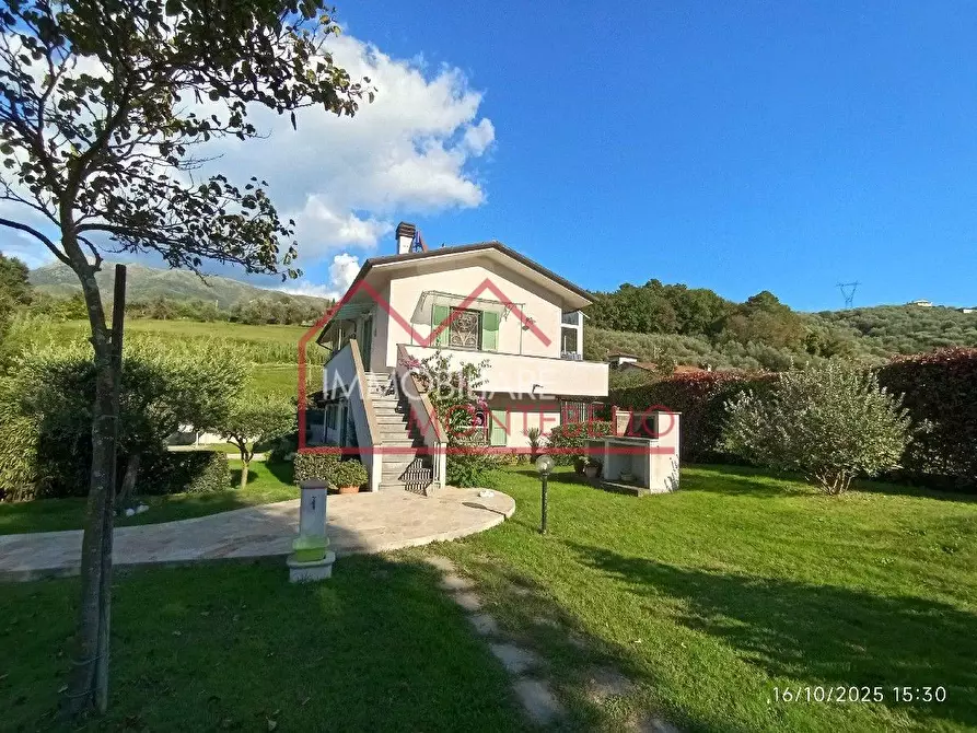 Immagine 36 di Villa in vendita  a Camaiore