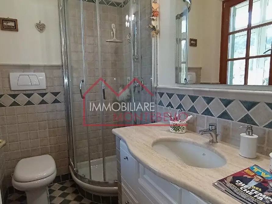 Immagine 48 di Villa in vendita  a Camaiore