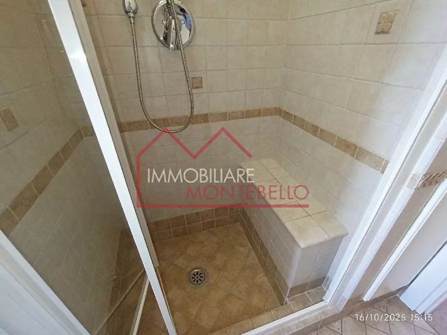 Immagine 46 di Villa in vendita  a Camaiore