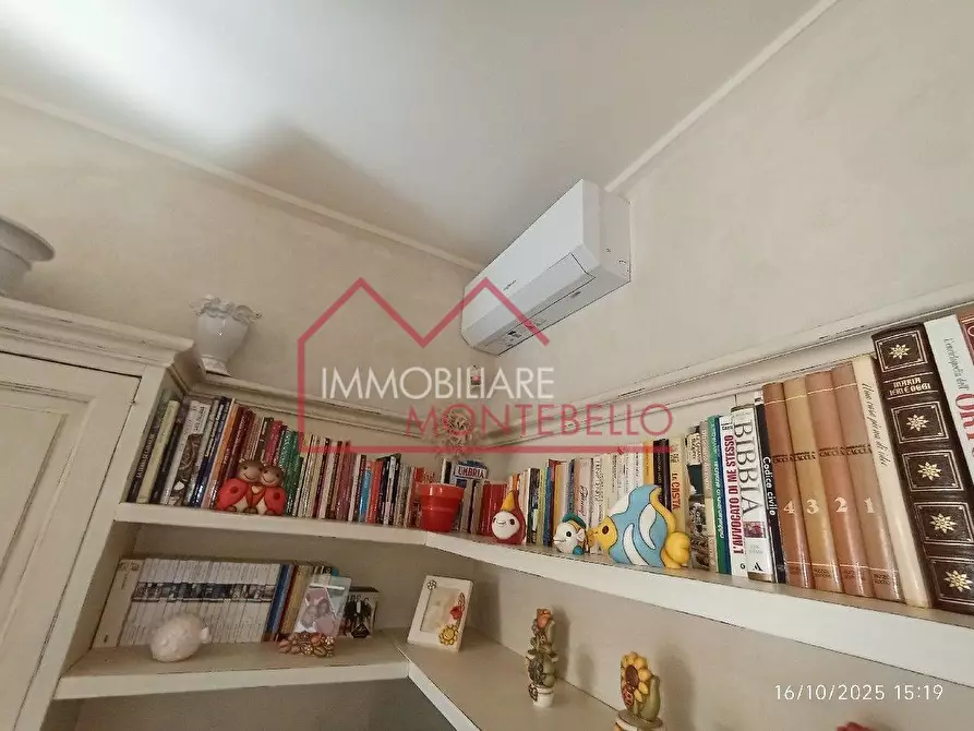 Immagine 56 di Villa in vendita  a Camaiore