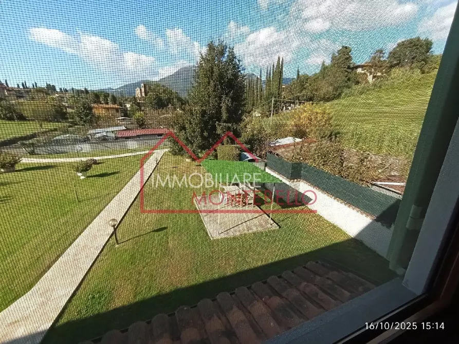 Immagine 34 di Villa in vendita  a Camaiore