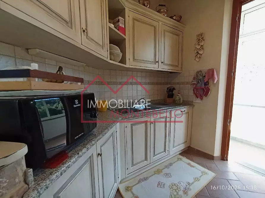 Immagine 51 di Villa in vendita  a Camaiore