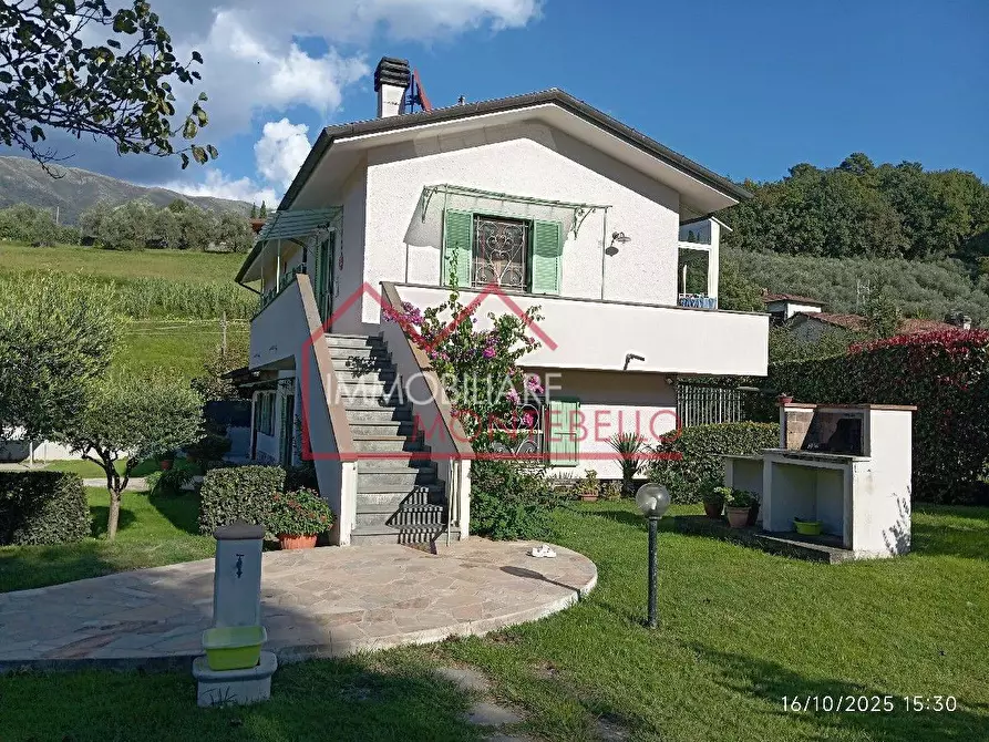 Immagine 42 di Villa in vendita  a Camaiore