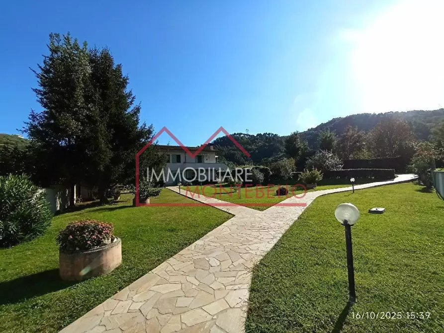Immagine 63 di Villa in vendita  a Camaiore