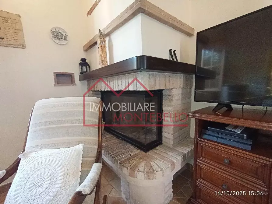 Immagine 10 di Villa in vendita  a Camaiore