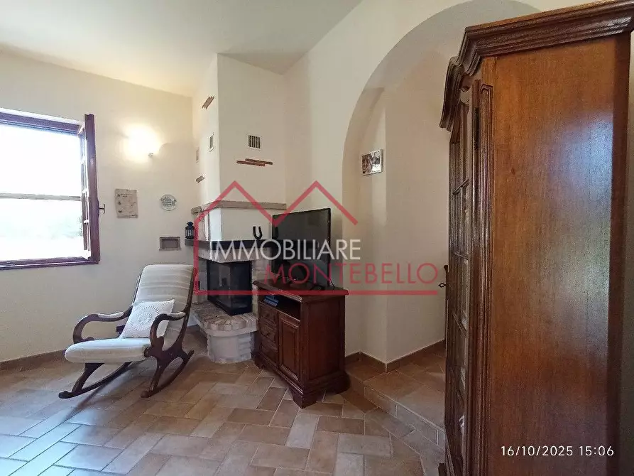 Immagine 11 di Villa in vendita  a Camaiore