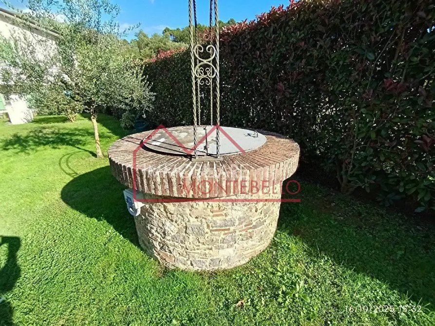 Immagine 33 di Villa in vendita  a Camaiore