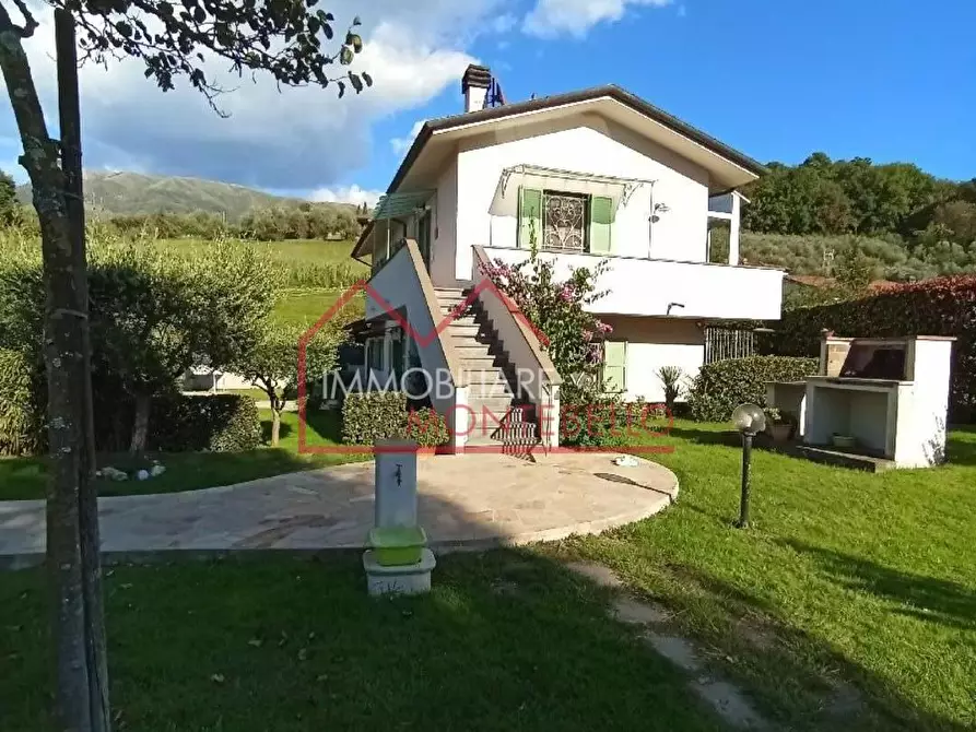 Immagine 43 di Villa in vendita  a Camaiore