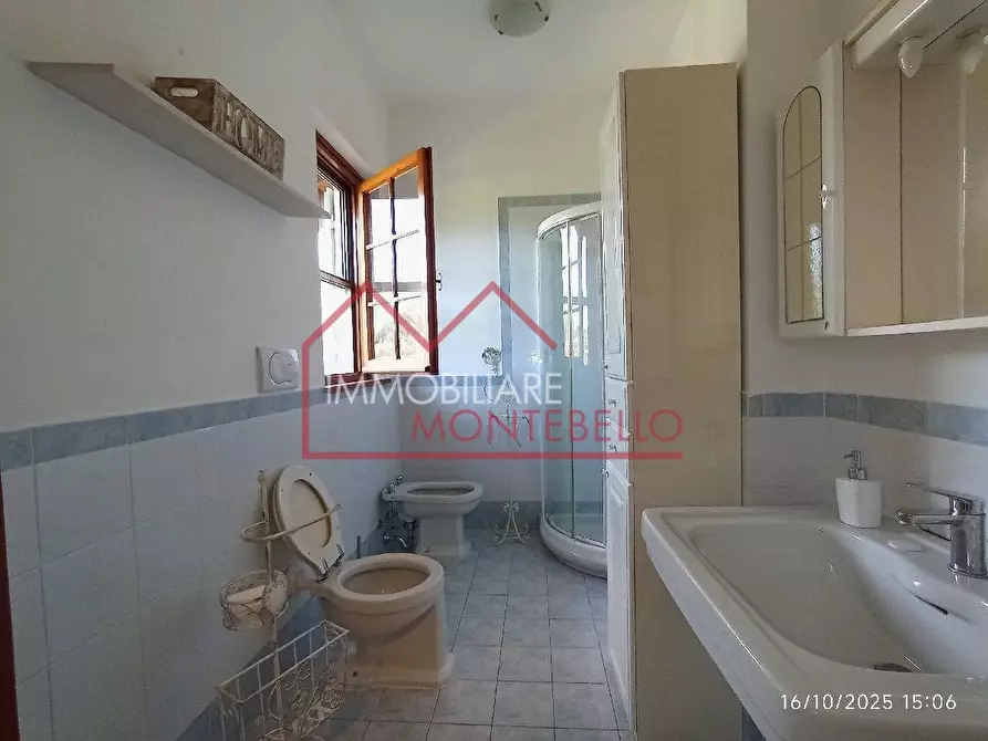 Immagine 9 di Villa in vendita  a Camaiore