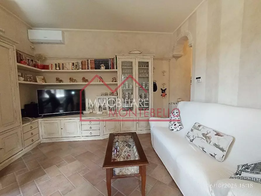 Immagine 55 di Villa in vendita  a Camaiore