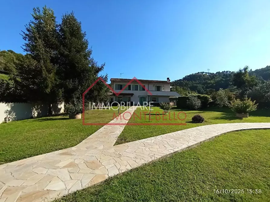 Immagine 61 di Villa in vendita  a Camaiore