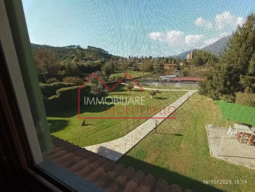 Immagine 32 di Villa in vendita  a Camaiore