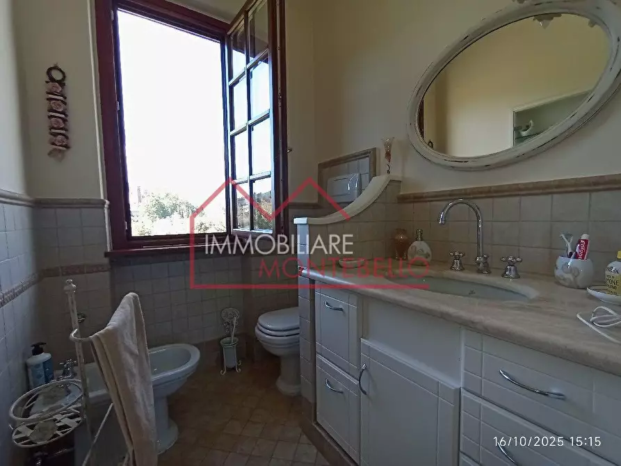 Immagine 45 di Villa in vendita  a Camaiore