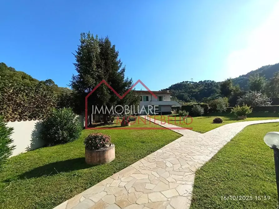 Immagine 62 di Villa in vendita  a Camaiore