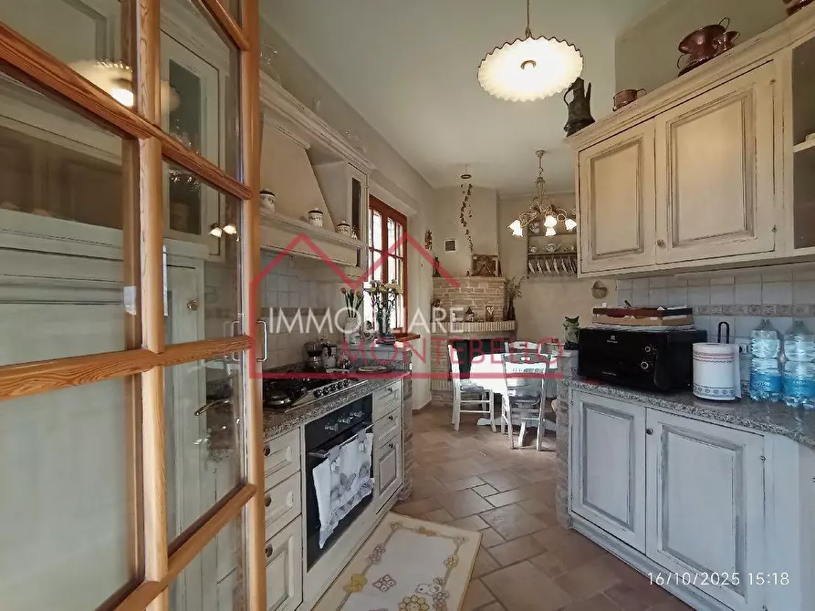 Immagine 54 di Villa in vendita  a Camaiore