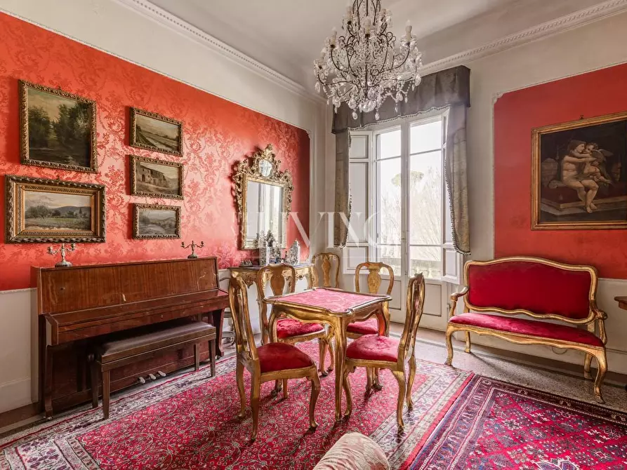 Immagine 11 di Appartamento in vendita  a Lucca