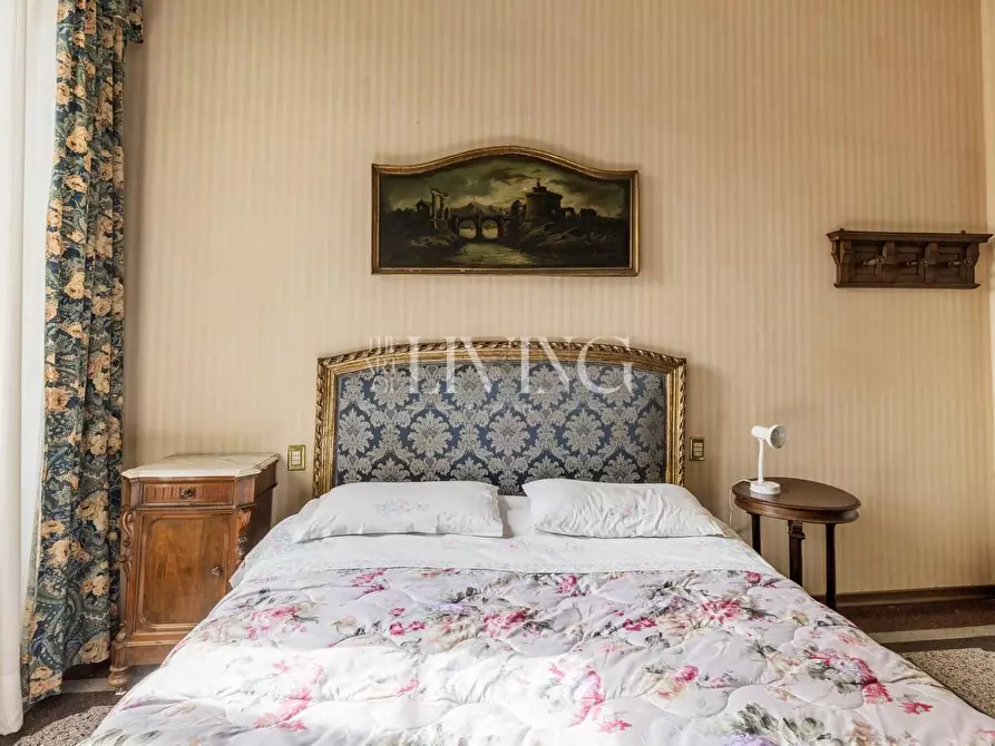 Immagine 16 di Appartamento in vendita  a Lucca