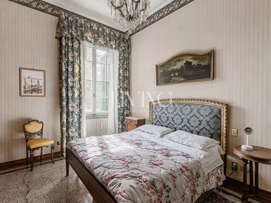 Immagine 15 di Appartamento in vendita  a Lucca