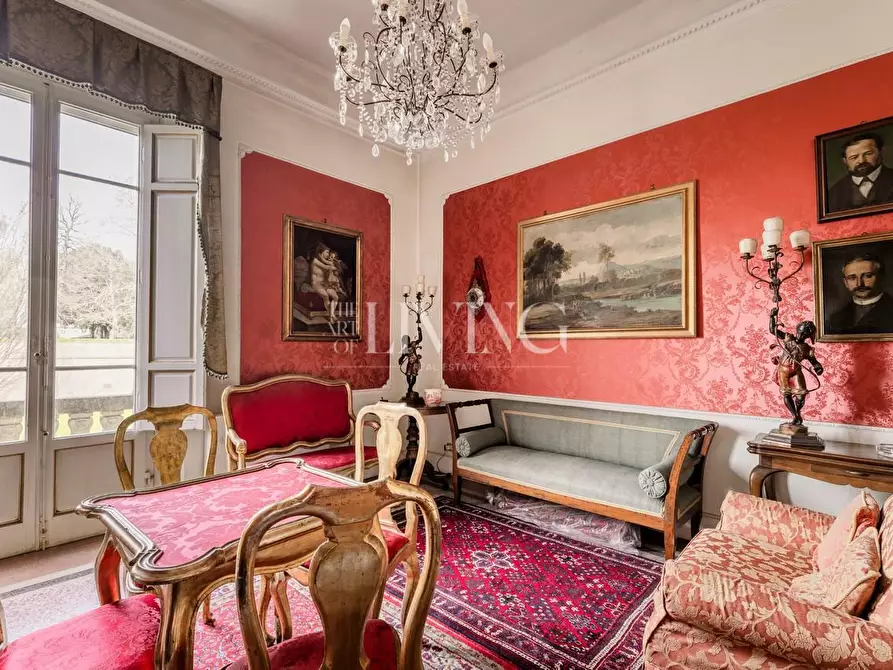 Immagine 12 di Appartamento in vendita  a Lucca