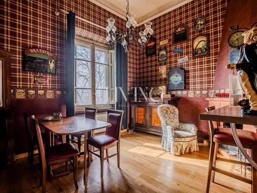 Immagine 27 di Appartamento in vendita  a Lucca