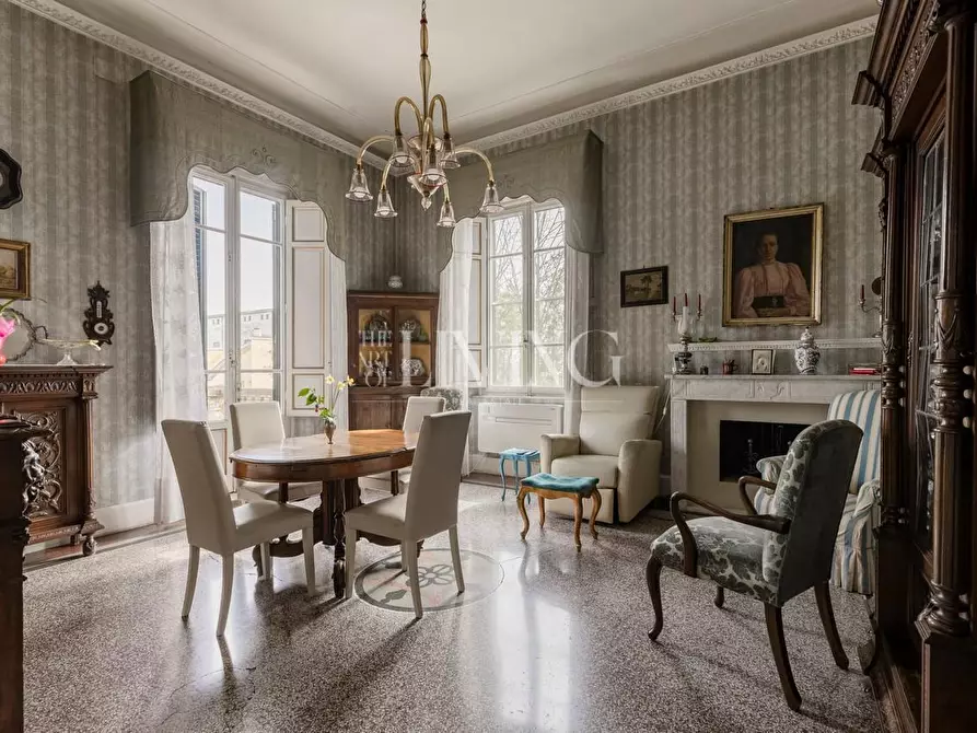 Immagine 4 di Appartamento in vendita  a Lucca