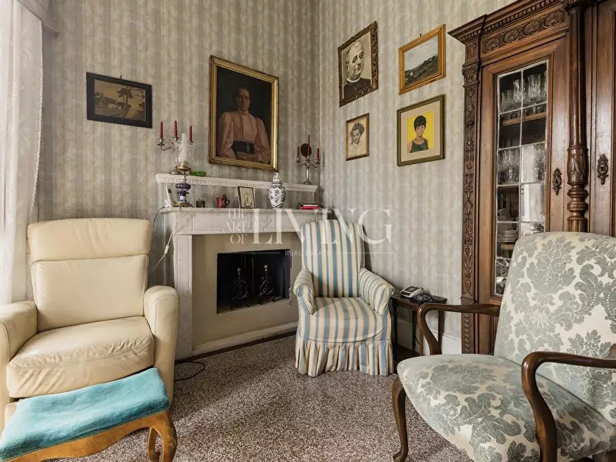 Immagine 7 di Appartamento in vendita  a Lucca