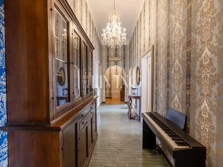 Immagine 17 di Appartamento in vendita  a Lucca