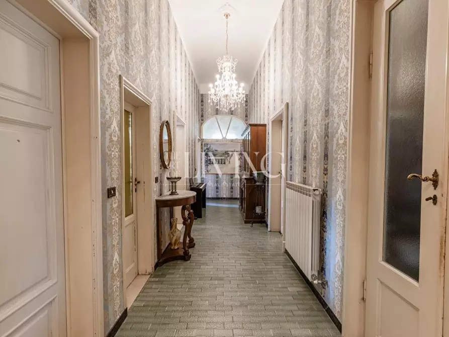 Immagine 2 di Appartamento in vendita  a Lucca