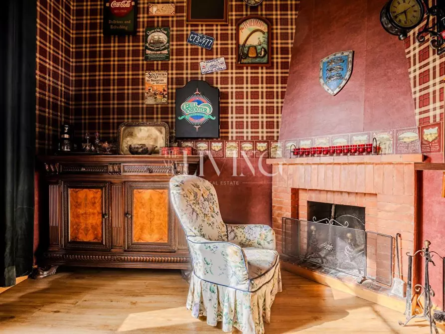 Immagine 10 di Appartamento in vendita  a Lucca