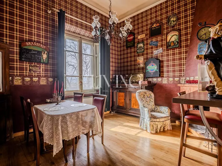 Immagine 9 di Appartamento in vendita  a Lucca