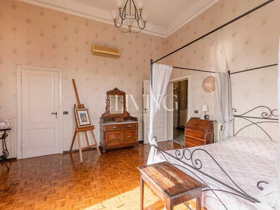 Immagine 14 di Appartamento in vendita  a Lucca